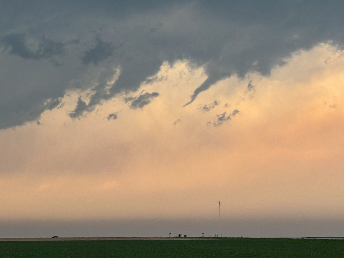 Shear funnel to the north of Scott city, Kansas now! #funnel #Kswx #SevereWeather 🌪️