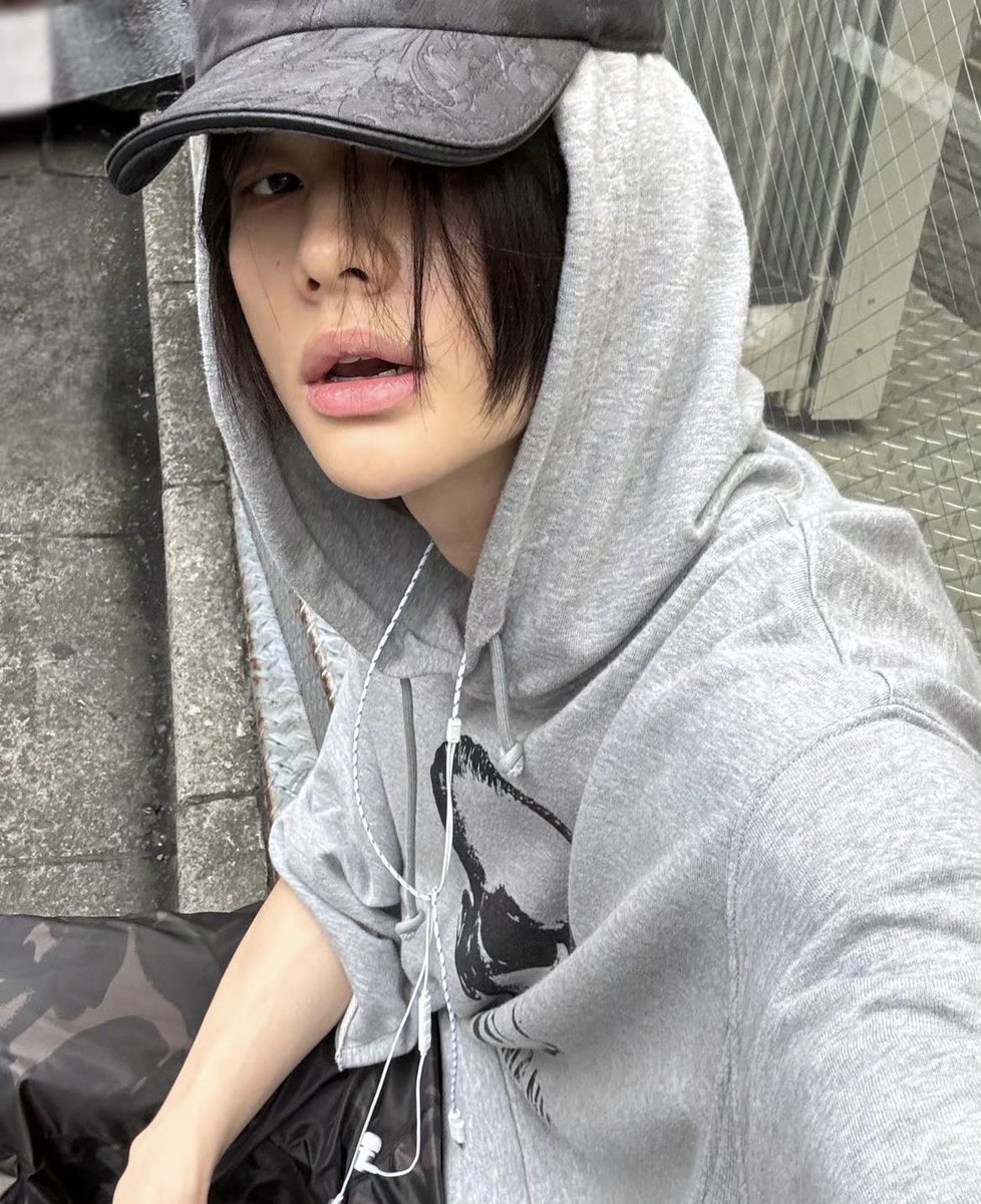 xoseob's tweet photo. hii! im lilly &amp; im looking for interactive 16+ moots!! 

✧ she/her, 18
✧ p1h &amp; skz ult :p 
✧ stans 82major, bts, txt, enha, + more 
✧ not new to #kpoptwt #stantwt  
✧ any fandom is welcome !!  

♡ &amp; ↻ to be moots + spread !! https://t.co/oGTBrzvdr8