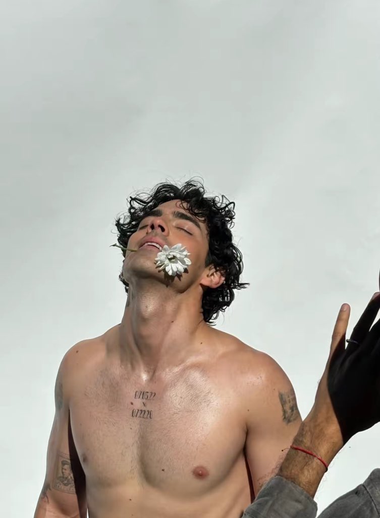 LeahEchelon's tweet photo. my entire TL is this photo of Joe Jonas and I’m not complaining https://t.co/gyE6FxHONM