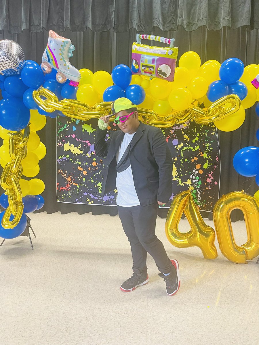 S_Rivera82's tweet photo. Staff and students enjoyed going back to the 80โs to celebrate Reesโ 40th year of excellence!! @ReesStars @AliefISD #AliefProud #Rees40th @IsauraDiana1 @SraBaezSalazar https://t.co/34u6T7sA2O