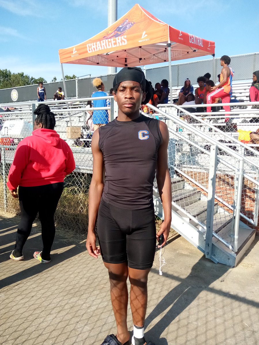 When that squad PR's 44.13 in the Region 2-AA 4x100 to take 2nd place...and that 10th grade CB sets the school record this season with a 10.91...💨🧡💙 #CsHouse #ProudCoach