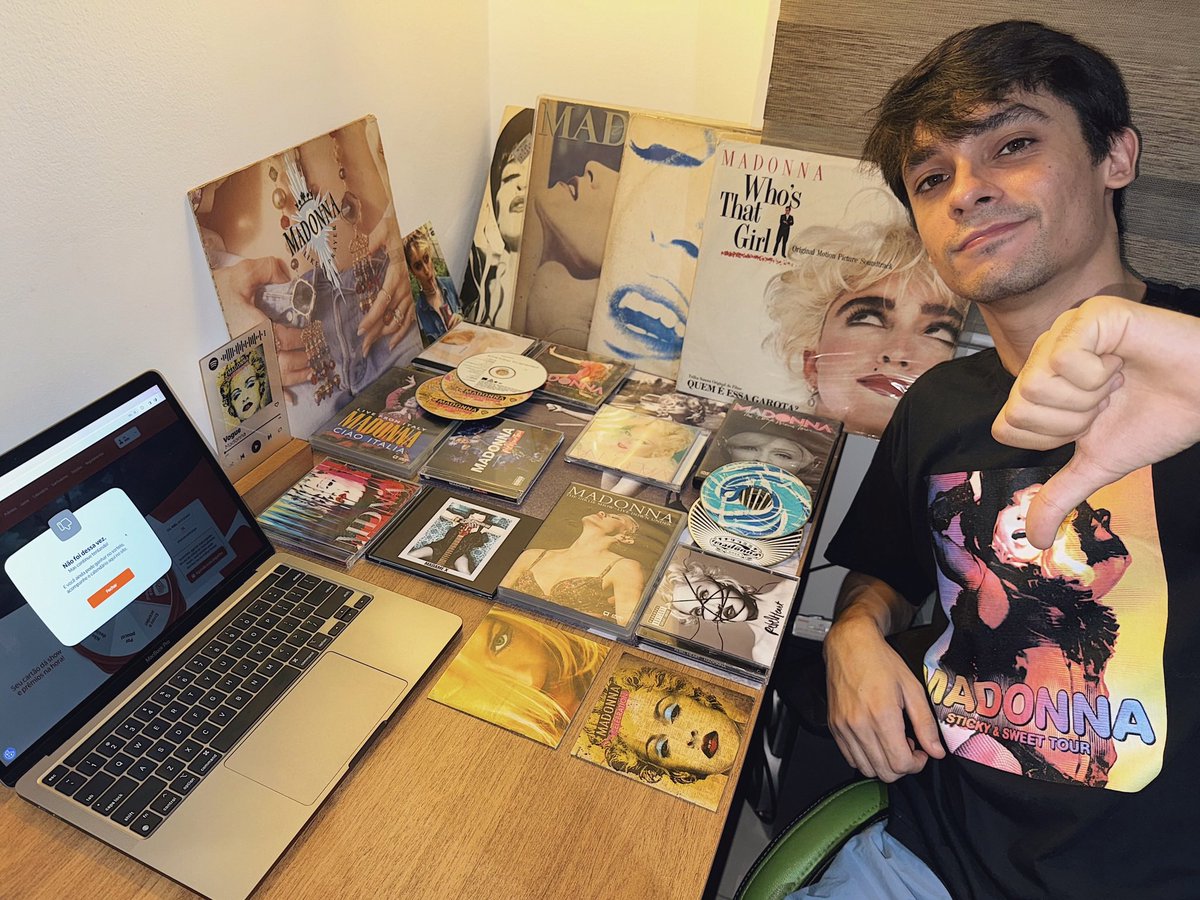 Altar montado para dar sorte!🍀 sou fã da <a href="/Madonna/">Madonna</a> desde que me entendo por gente (obrigado, mãe!) e dia 4 será a primeira vez que verei a artista da minha vida ao vivo!! <a href="/itau/">Itaú</a>, me dá essa forcinha, vai… deixa eu assistir a Celebration Tour in Rioooooo com vocês, por favorzin 🧡