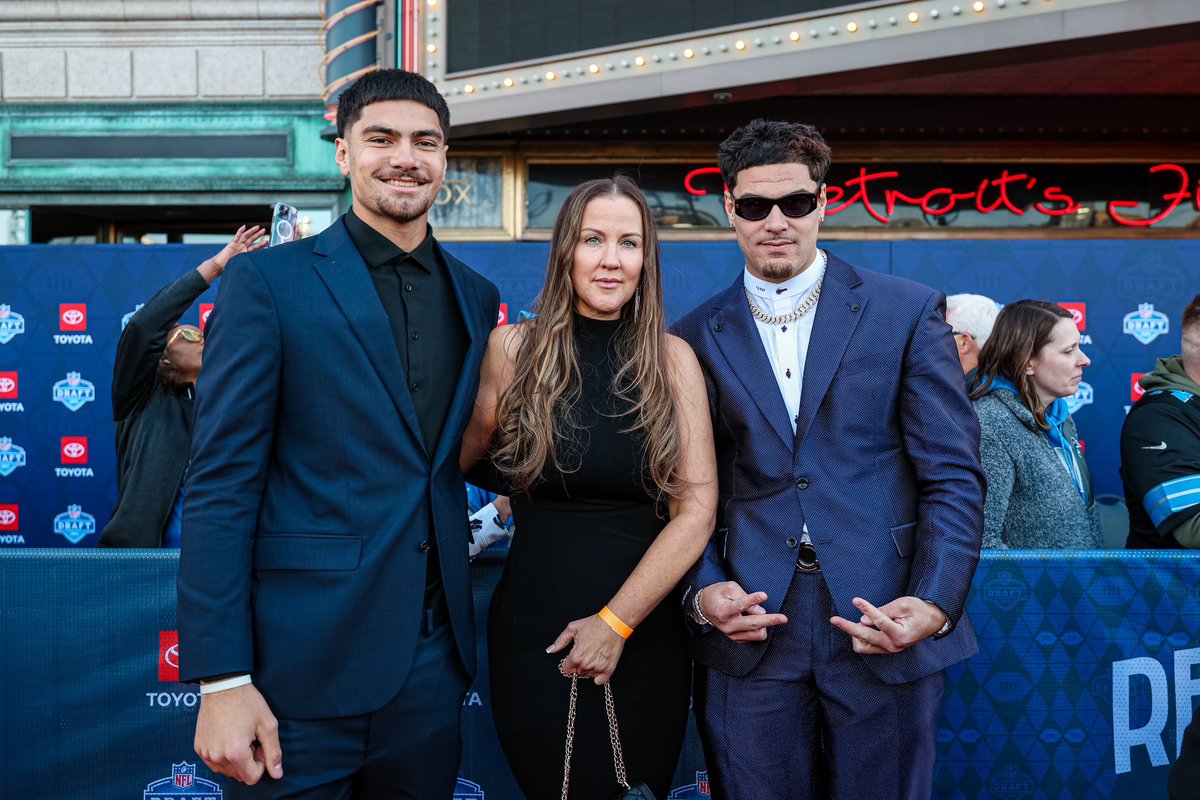 .@laiatu_latu on the red carpet 😎 Tune in ⤵️ 📺: 2024 #NFLDraft   - 5pm PT on NFL Network/ESPN/ABC 📲: Also streaming on #NFLPlus