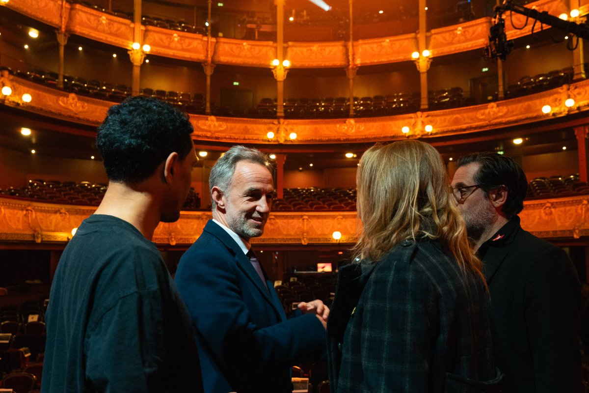 Ce soir, le @theatrechatelet accueillait la 2e édition des @FlammesAwards ! Encore une belle soirée ! Bravo aux organisateurs et merci pour leur engagement. Les cultures populaires ont toute leur place dans notre capitale 🔥🔥🔥 #LesFlammes 📸 @YvesRizou