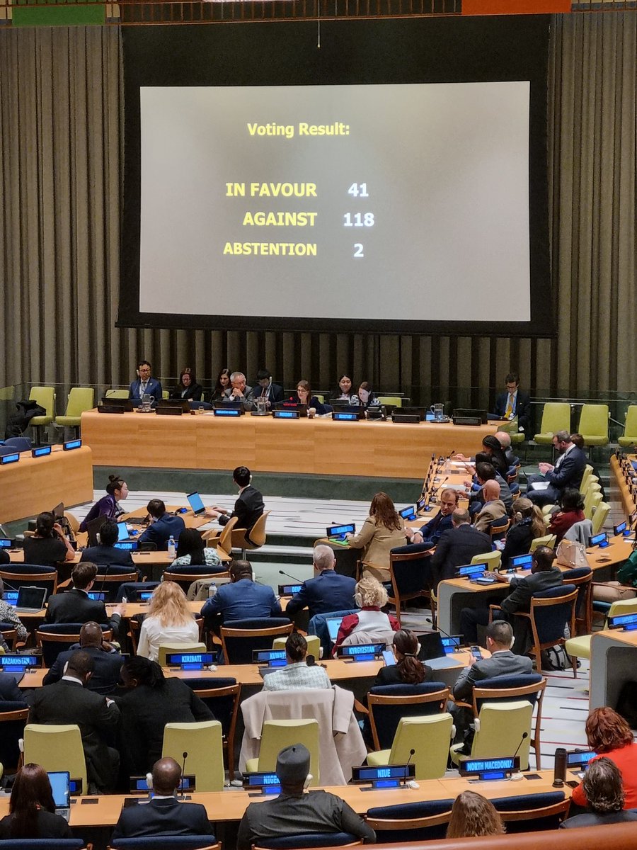 Historique : le document final du Forum des Nations Unies sur le Financement du développement a été soumis au vote après un échec de consensus sur un paragraphe concernant les mesures coercitives unilatérales (sanctions). La géopolitique s'incruste dans les débats vers #FfD4..