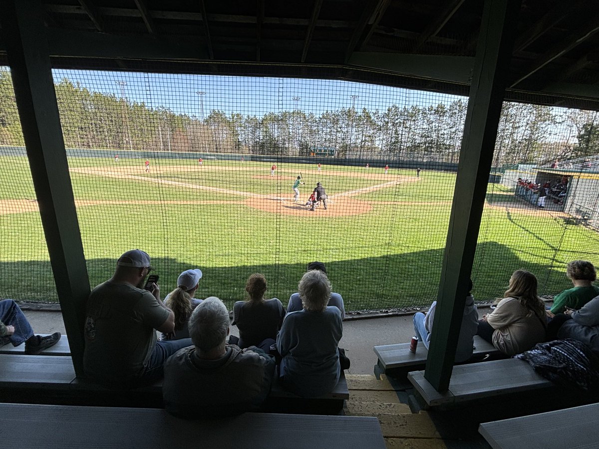 All is right with world.. at beautiful Brennan Field for Pine City v Hinckley varsity ⚾️! Waylon with RBI single, Dragons up 7-0! 🐉