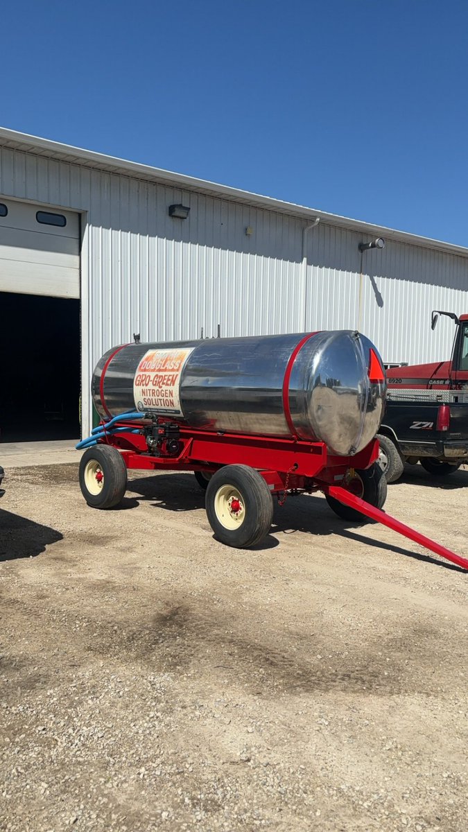 This tanker wagon had been sitting in the barn for the last 30 years. A little beautification and now it’s gonna be a perfect planter tender