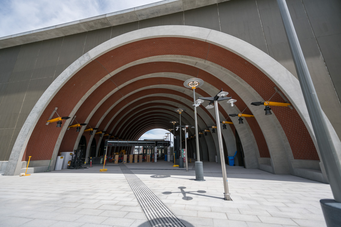 What a difference 3 years make! 🏗️🧱 Brick by brick (all 104,000 of them), #ArdenStation’s 15 entrance arches were installed in 2021. In 2024, the underground station and its grand entrance are now finished. #MetroTunnel