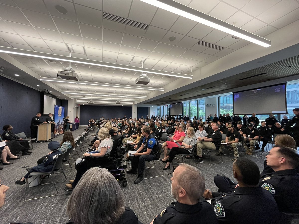 Congratulations to all the recipients at today’s Commander’s Awards Ceremony! The stories highlighted today are just some of the great work our @Austin_Police do on a daily basis to keep us safe. We thank you for your service to our community.