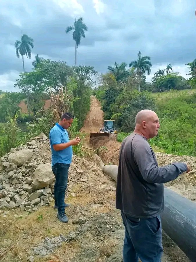 Se continúa trabajando en la conductora Palmarito- Cerro Calvo en #335SantaClara, obra que ayudará al servicio de agua a la ciudad.

#JuntosPorVillaClara 
#YoRindoCuenta