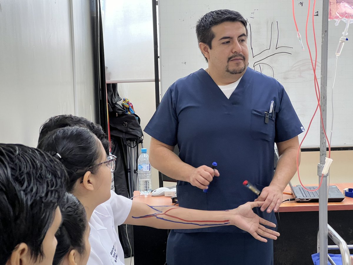 En colaboración interinstitucional entre el <a href="/HGuayaquil/">Hospital Guayaquil</a> de <a href="/Salud_Ec/">Ministerio de Salud Pública 🇪🇨</a> y <a href="/UdeGuayaquil/">Universidad de Guayaquil</a>, se realiza taller teórico práctico de manejo de accesos vasculares para diálisis, dirigido a internos de la carrera de enfermería.

#UniversidadDeGuayaquil
#SeguimosMarcandoHistoria