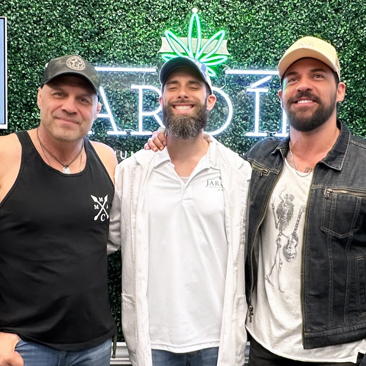 📷 Big shoutout to our amazing sponsors @weedmaps and @Jardin_LasVegas ! 📷 We couldn't be more grateful for their generous support of this year's Ride for Our Troops event. Your commitment to honoring our combat & injured veterans is truly inspiring. #Veterans @Randy_Couture