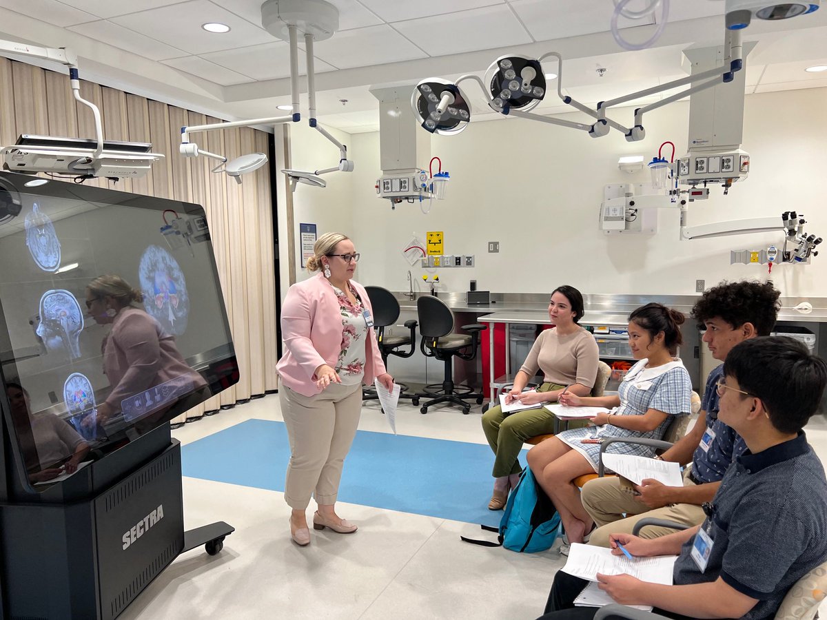 Our residents get to share their enthusiasm about neurology with undergrads and teach them about stroke in the #FOURStroke Program @MayoClinic @MayoClinicNeuro @MayoMedEd #mayoclincflorida #DEIpipeline #residenteducator