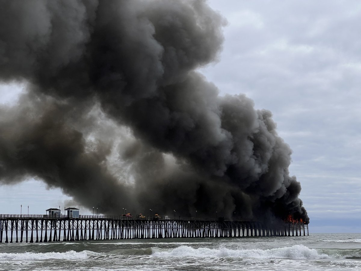 fredvanschie's tweet photo. Damn thatโs a serious fire. Tons of fire trucks on and right by the Oceanside pier. ๐ฅ https://t.co/hWpbGTuPvJ