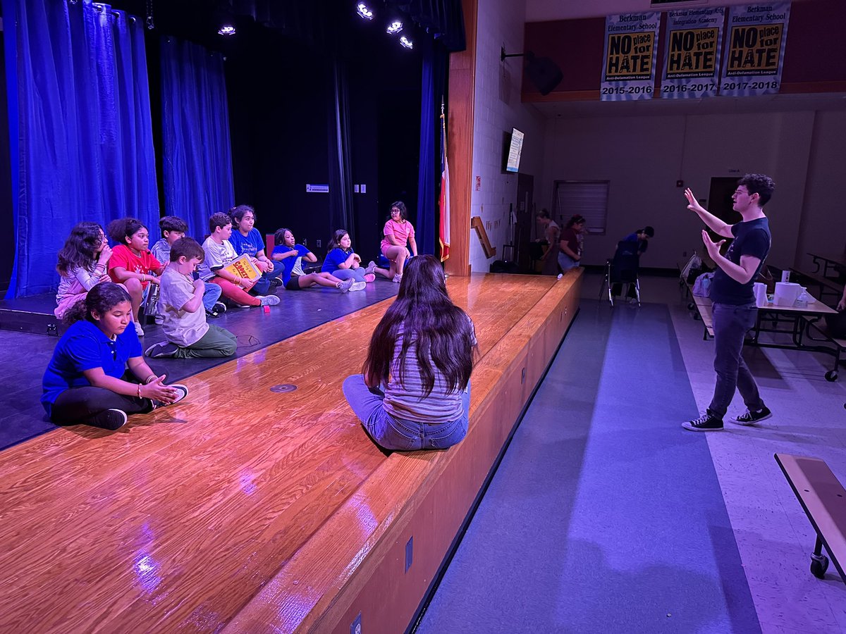 Jen Holsinger-Raybourn tweet media