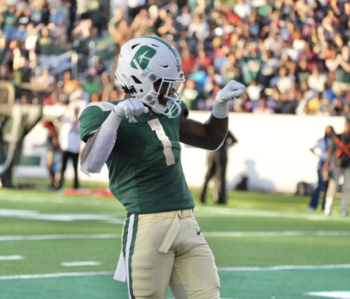 #AGTG Blessed to receive my 11th D1 offer from UNC Charlotte!! @drebly_32 @coachcscott @CoachThourogood @ChrisS0933 @EliHarold_ @OscarSmithFB
