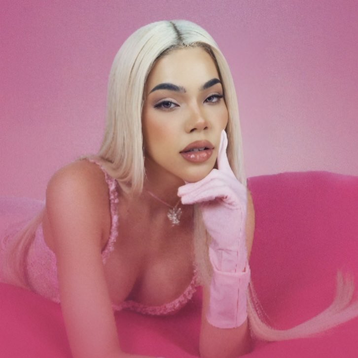 KeniaOsSitio's tweet image. Kenia OS se convierte en el primer acto en ocupar todo el Top 15 simultáneamente en Apple Music México (pop en español), en la historia del chart.