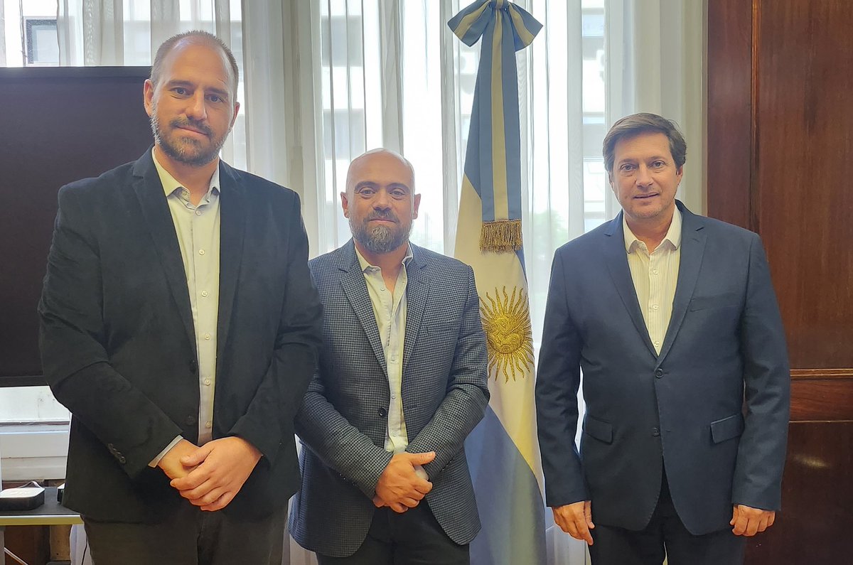 #Gestión #Mendoza 
@rvargasarizu @produccionmza @leanroldan24
Nos reunimos  con el Subsecretario de Defensa al Consumidor  Fernando Blanco Muiño
Se coordinó trabajar en conjunto proyectos para la implementación de los sistemas de control de Nación en la Provincia de Mendoza.