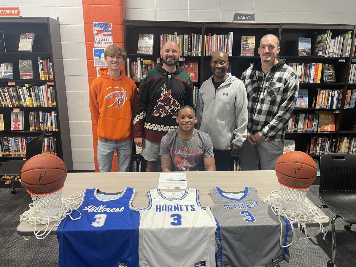 Congrats to AK Staten-Ballance for signing his LOI with Evangel University today! @Hillcrest_SPS @EvangelMBB @_akstaten_