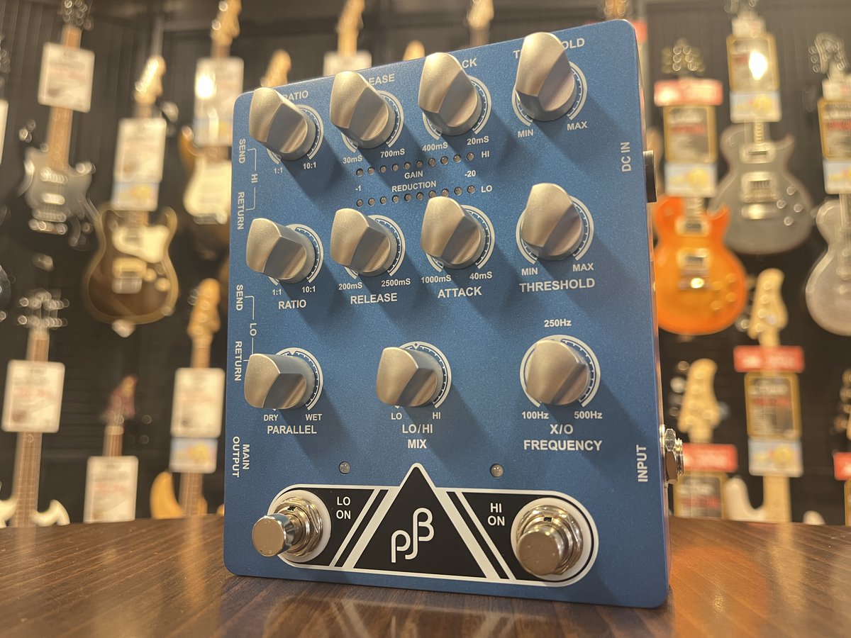 『Phil Jones Bass X2C』入荷しました！
高音域と低音域を別々にコントロール可能な多機能コンプレッサー！
足元のコンプレッサーをより高品質なペダルにしたい方にオススメです！
早速店頭でお試しいただけます🎸
#BIGBOSS #pjb #philjonesbass #x2c #jesinternational