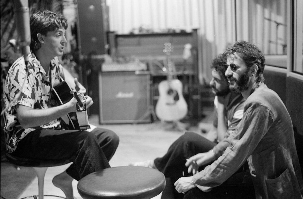 Paul McCartney, Steve Gadd & Ringo Starr - 'Tug of War' recording session, AIR Studios, London, 1981.
#PaulMcCartney #TugOfWar 
 
📸 #LindaMcCartney