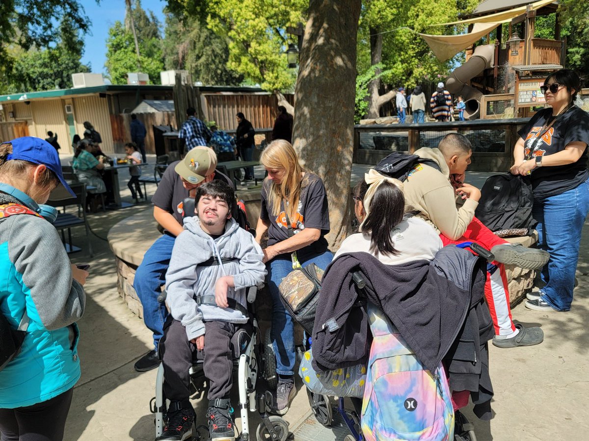 Ms. A’s crew had an awesome day at the zoo! 🧡 #toadpride