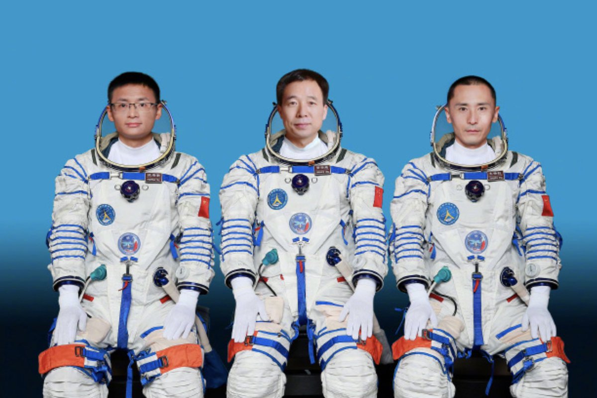 #Beihang Professor Gui Haichao Wins “Heroic Astronaut” Shenzhou XVI crew members have received awards from the Communist Party of China Central Committee. Professor Gui was rewarded third-class aerospace achievement medals and the honorary title of “Heroic Astronaut”.