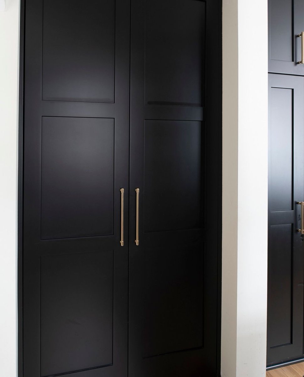 revivalhouse_'s tweet image. Swipe to open! Custom pocket doors hide floating shelves, peg wall, drop zone/bench, and boot drawer while keeping it accessible. ⁠More on our website: studiom-kb.com/portfolio/blac…
⁠
#mudroomdesign #mudroom #mudroomideas #mudroominspo #mudrooms