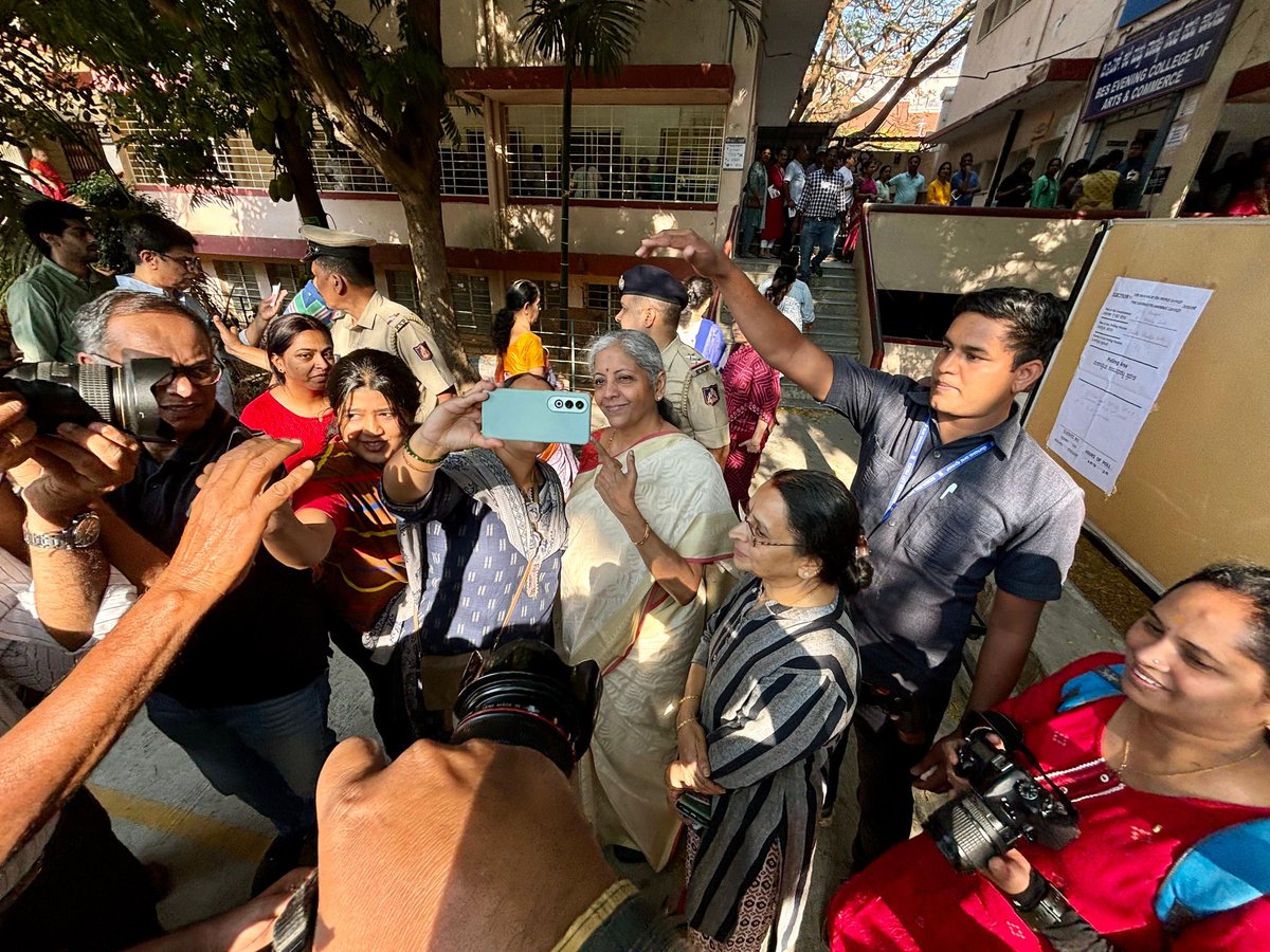 nsitharamanoffc's tweet photo. Smt @nsitharaman interacted with voters at the polling booth in Jayanagar, Bengaluru.

#PhirEkBaarModiSarkar https://t.co/xb4W86hiEl