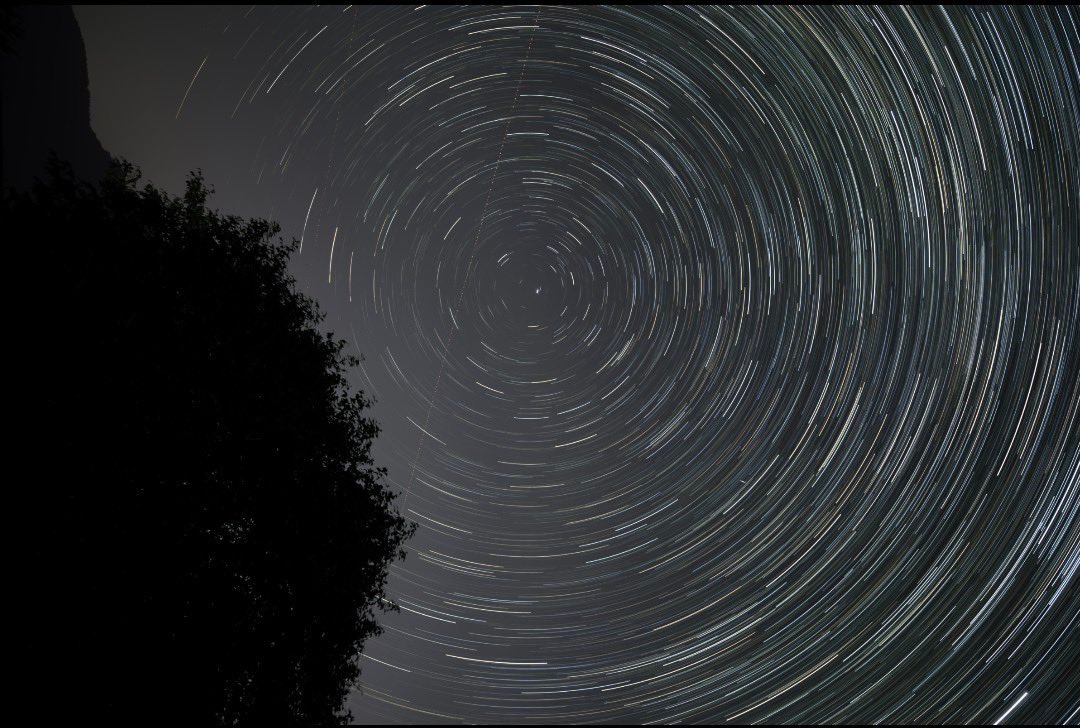 uom_astronomy's tweet photo. 本日19:30から活動を行います！

・晴れた場合→大学構内で観測✨

・曇りの場合→部活紹介＆プラネタリウム
を行います！

部室の場所が分からない方は、19:20までに地域デザイン棟にお越しください！

部員がお迎えにあがります！

沢山のご参加、お待ちしております！ https://t.co/WAeX4UEaAj