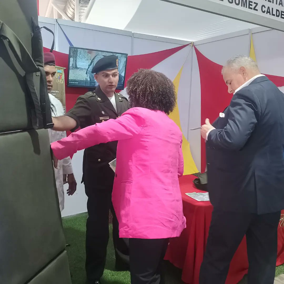 #25Abr || El MG Danny Ramón Ferrer Sandrea Viceministro de <a href="/serviciosmppdve/">Viceministerio de Servicios para la Defensa 🇻🇪</a> preside Acto de Inauguración de la III Feria de Exposición de Investigación Científica, Desarrollo E Innovación en las Áreas Ciencias de la Salud de la FANB 2024.

#EnDigesaludFANBVamosPorMás