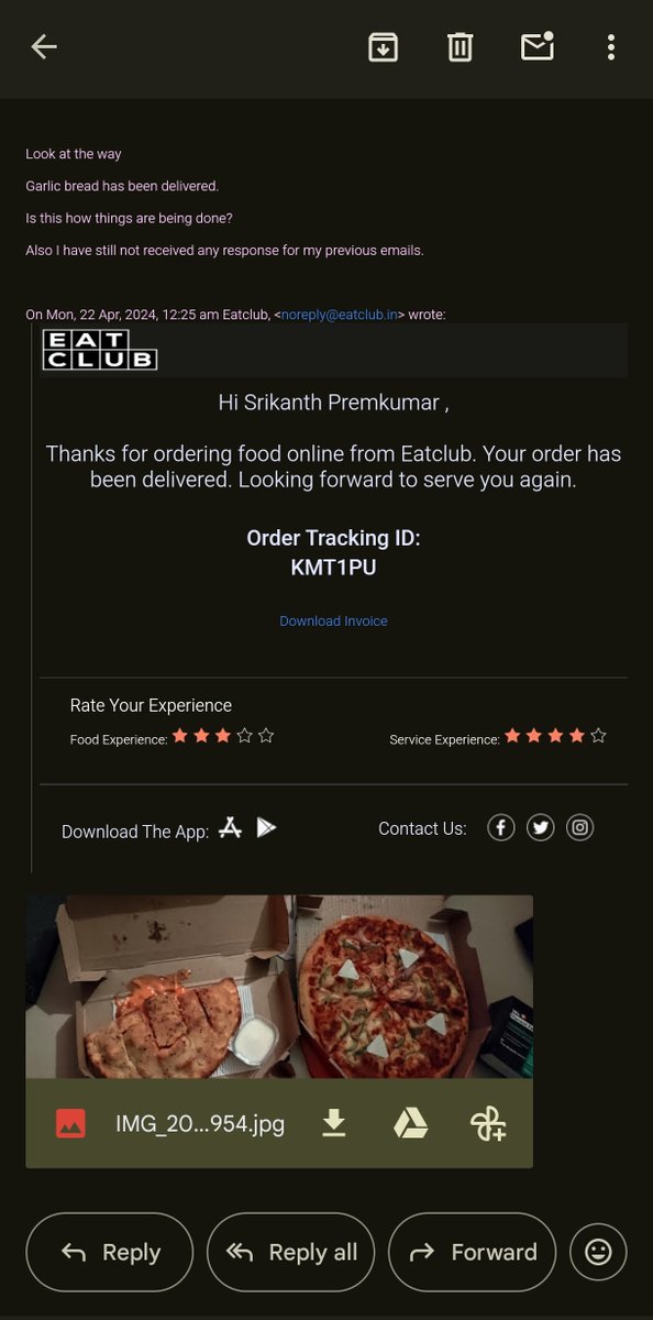 @Eatclub_ @MojoPizzas 
The pizza is almost paper like and the garlic bread looks like squashed...

🤯

This I am not bearing.. Kindly do a FULL REFUND.

#PerfectPair #PizzaLove #Love #MojoPizza #FCI #consumerprotection #FSSAI
#Eatclub #Mojopizza #FullRefund