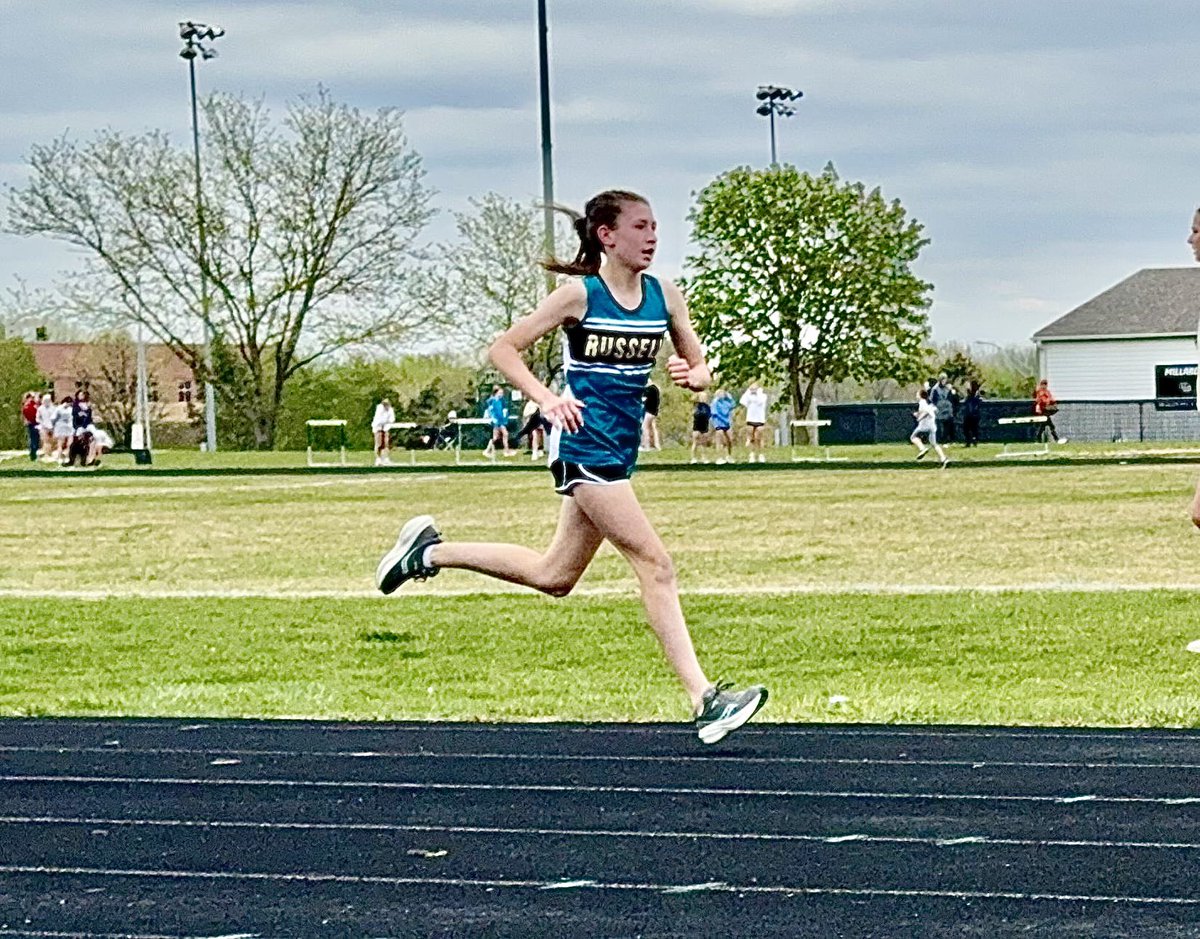 XLJeFe58's tweet photo. Reagan had another great day on the track: 🥇 in the 1600m and 🥇 in the 800m! 🏃♀️💨 #DoesntGetItFromMe @Russellacts https://t.co/SgJSS7eHJr
