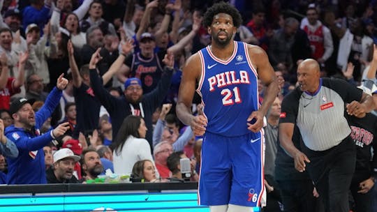 JOJO 50-BURGER 💪 Reigning MVP Joel Embiid exploded for a playoff-high 50 points, leading a decisive Philadelphia 76ers Game 3 dub against the New York Knicks in the #NBAPlayoffs. For more NBA stories, check out nba.onesports.ph #EveryonesGame nba.onesports.ph/read/embiid-er…