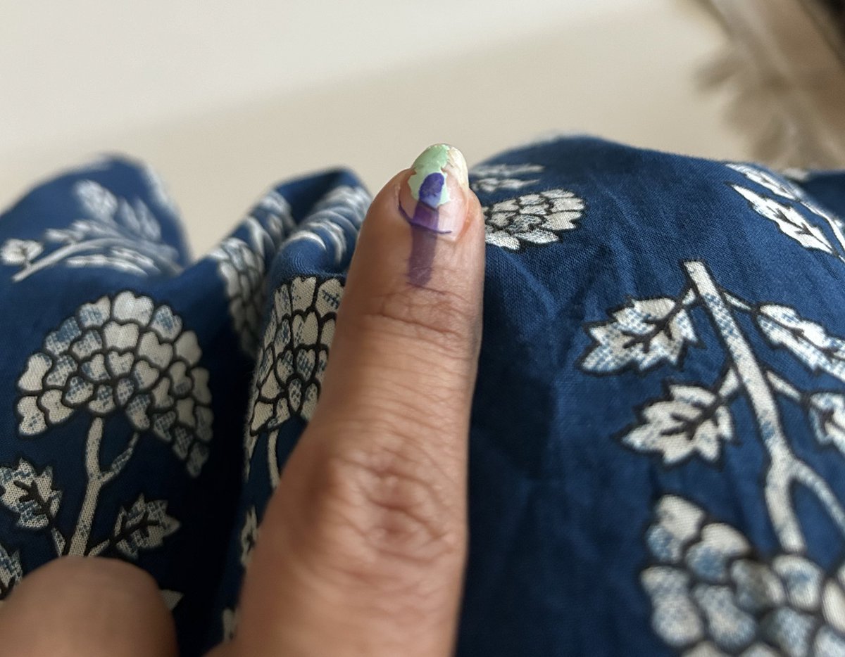 Casted my vote , need to change my nail polish 💅🏾:P
#bengaluru #castYourVote  #VoteForDemocracy