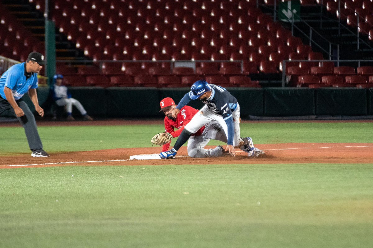 Se juega la 4ta entrada, el marcador 3-2 favor @charrosbeisbol #charros #LMB