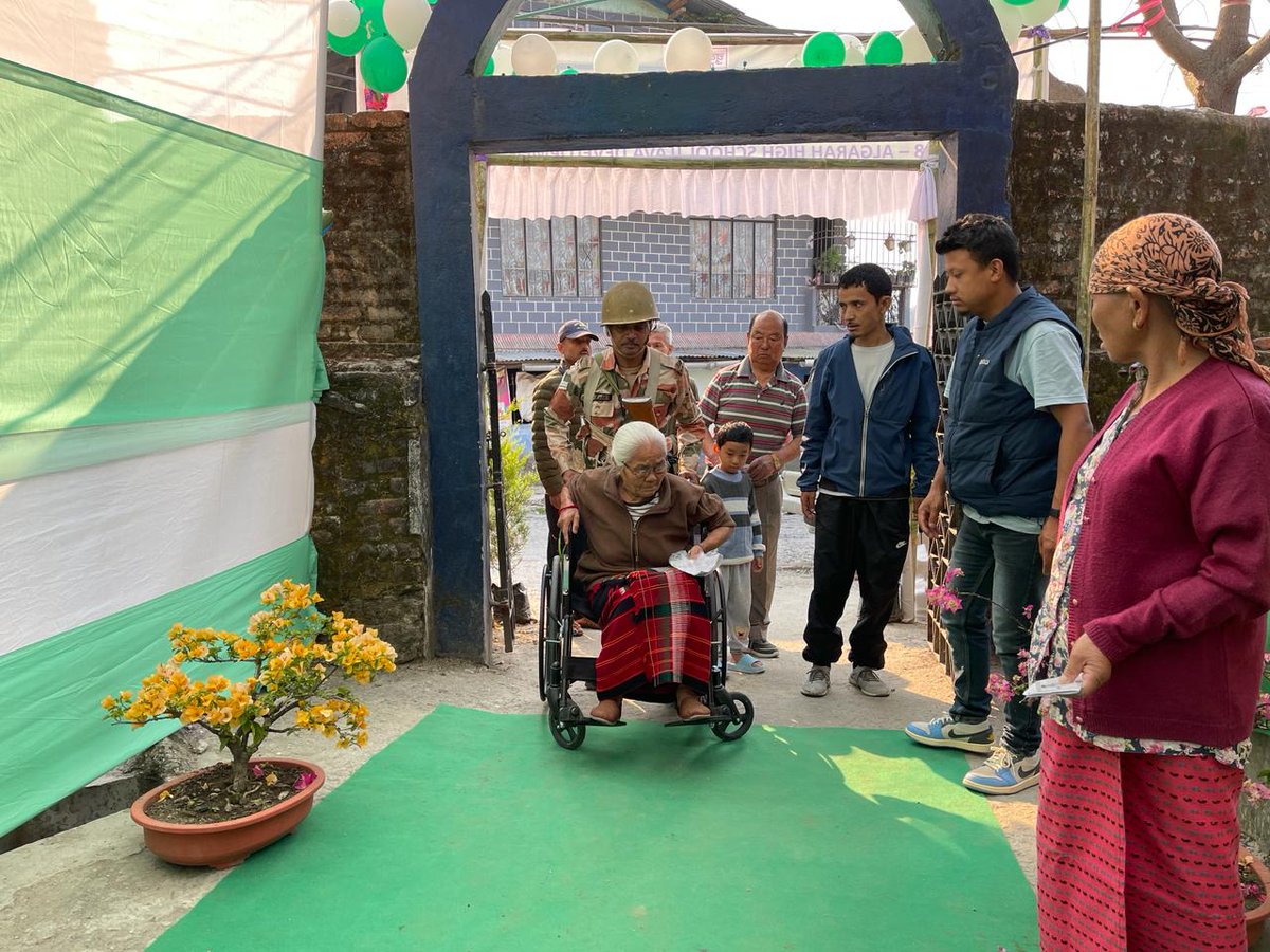 Enthusiastic Differently Abled (PWD) Voter arrives in Polling Stations to cast her Vote in the 2nd phase of Lok Sabha Election at Kalimpong district, West Bengal.
#ChunavKaParv #DeskKaGarv #Election2024 #IVote4Sure

<a href="/ECISVEEP/">Election Commission of India</a>
<a href="/SpokespersonECI/">Spokesperson ECI</a>
<a href="/anuj_chandak/">ANUJ CHANDAK</a>
<a href="/DistrictMagist6/">District Magistrate Kalimpong</a>