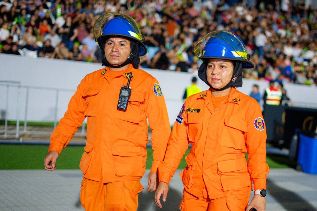 Bomberos El Salvador 🧑‍🚒🚒🇸🇻 tweet media