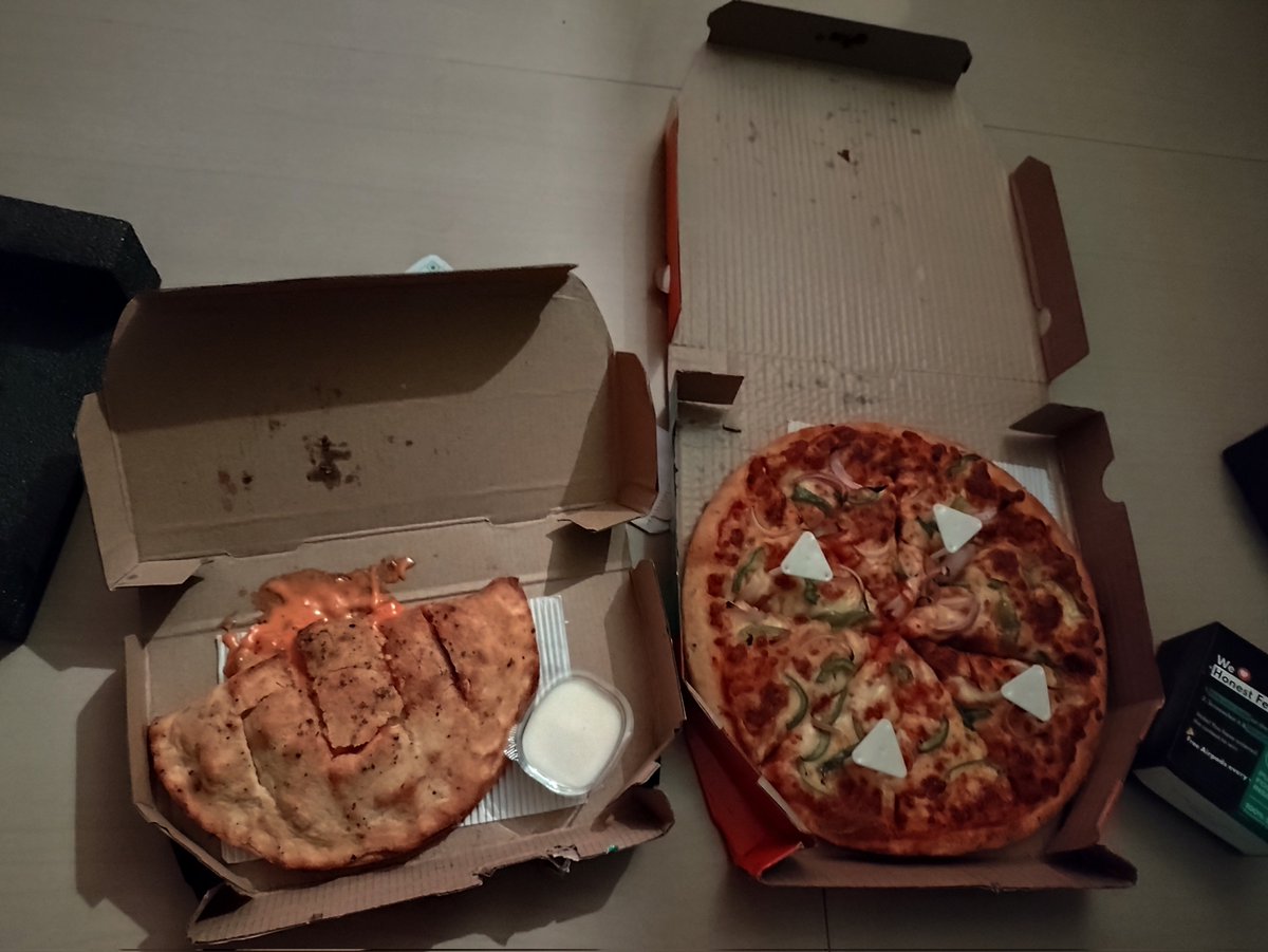 @Eatclub_ @MojoPizzas This response... Is nothing related to my order. The way the pizza is being made and the way garlic bread has been delivered is horrible.

What is your refund criteria?

#PerfectPair #PizzaLove #Love #MojoPizza #FCI #consumerprotection #FSSAI
#Eatclub #Mojopizza #FullRefund