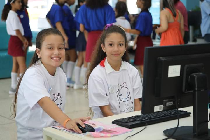 Hoy cerró la jornada de celebración por el #GirlsinICTDay en #Cuba. Fueron días de mucho aprendizaje y motivaciones para las futuras líderes de las TIC.
Nuestro compromiso sigue siendo disminuir cada día más la brecha de género en las TIC