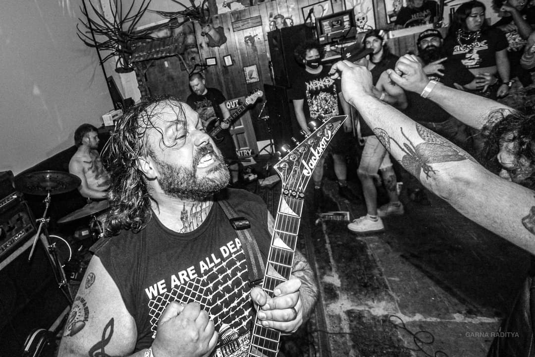 Me when I pull up to the taco truck that just closed a half hour before Google maps said they'd be closed and all I want is a slice of some al pastor meat cone heaven with a lil hunk o pineapple on top.