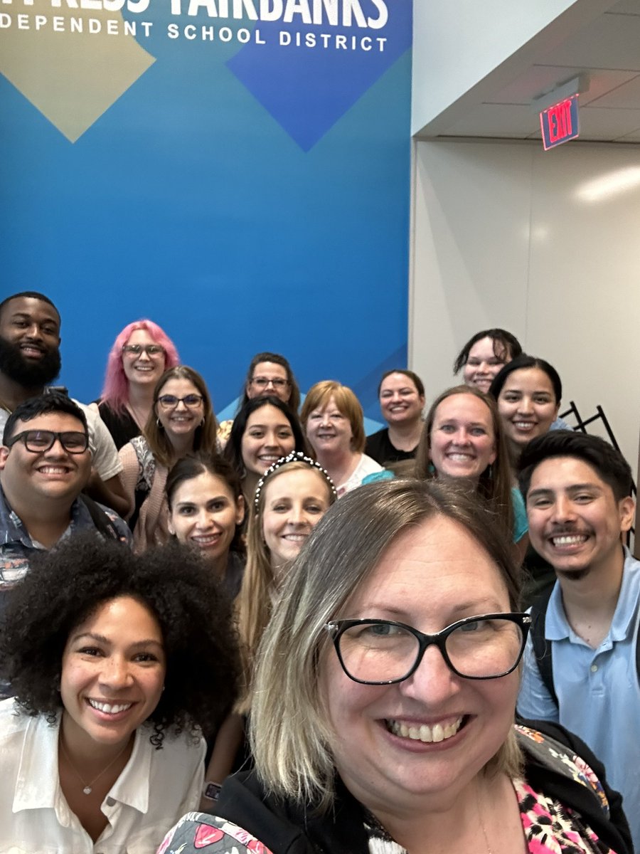 Proud to be part of the 2023 @UHCOE ❤️ @CyFairISD cohort with these amazing educators! Two semesters down, three to go! #CFISDspirit 💜💙💛