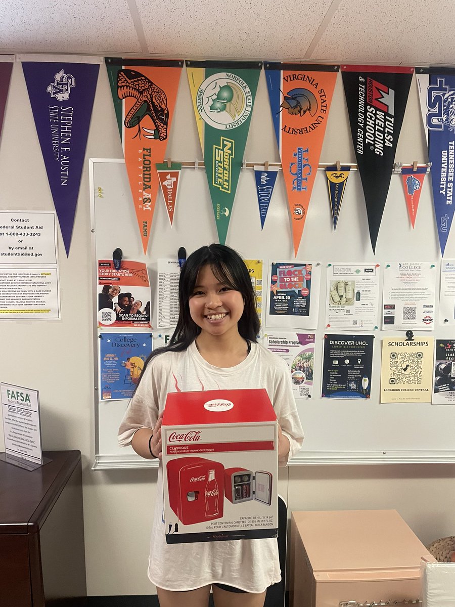 Congrats Mia on winning a super 🆒 mini fridge for the submission of your academic scholarship from <a href="/UHouston/">University of Houston</a> ❤️
