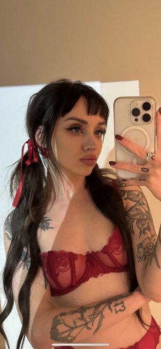 Do you think I look cute in pigtails? https://t.co/qpjHJbshfV