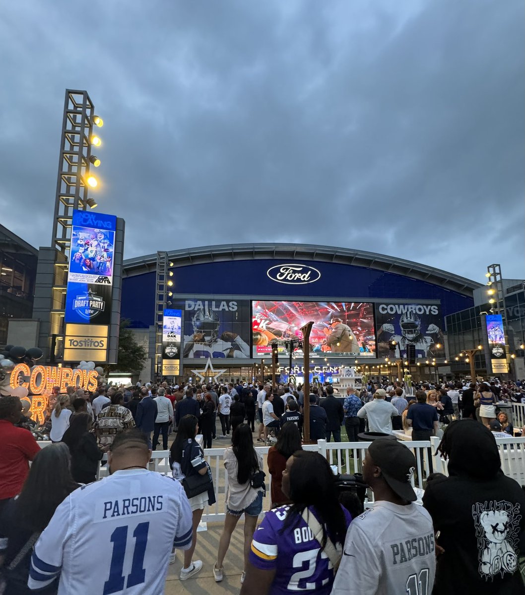 What an electric night @thestarinfrisco! Reliant loved celebrating at the Draft Party with #CowboysNation! ⚡️