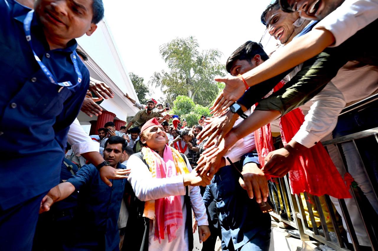 Akhilesh Yadav meeting people in Kannauj