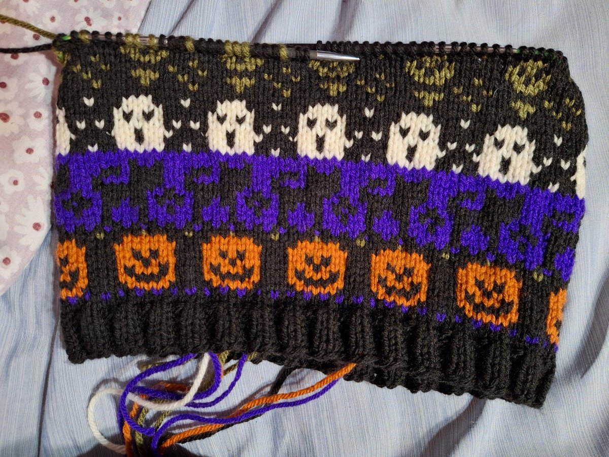 It's always Halloween in my soul 🤣

I'm knitting up a Halloween cowl just for funsies.

#knitting #knittingtwitter