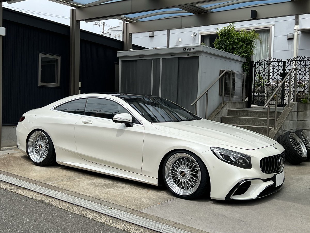 BBSSUPERRS's tweet photo. 217 SクーペにスーパーRSも良いですね。
フロント10Jカタログスペック
リアはD'Art spec 10.5J
どちらもPCD114.3から112に変換してもらいました。
長いクーペはやはり良い！
#c217 #ディアート https://t.co/OgQc1Is79c