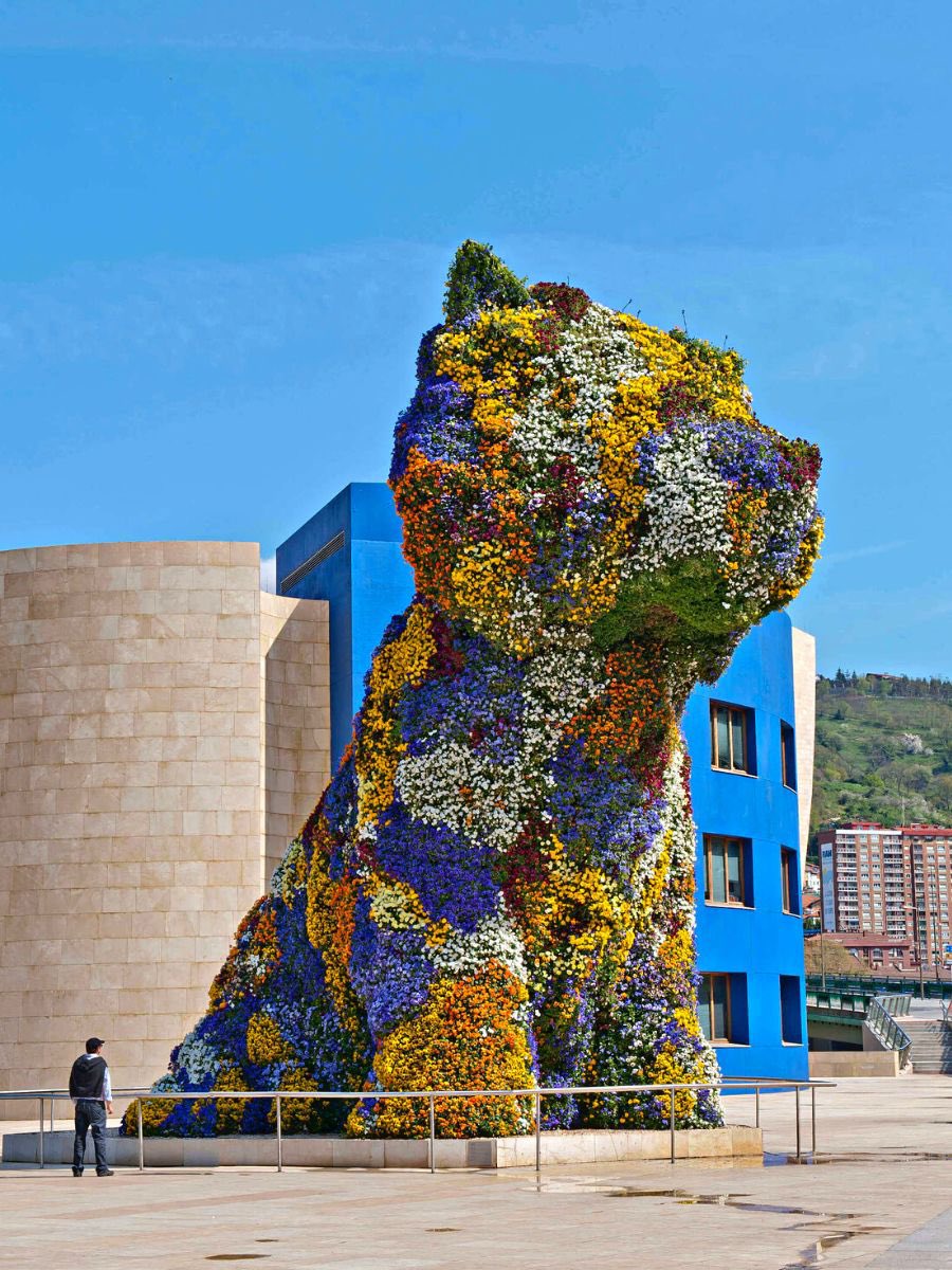 ©️Jeff Koons • ‘Puppy’, Stainless steel, soil, flowering plants, 1992 @JeffKoons @Guggenheim #publicart #sculpture #art