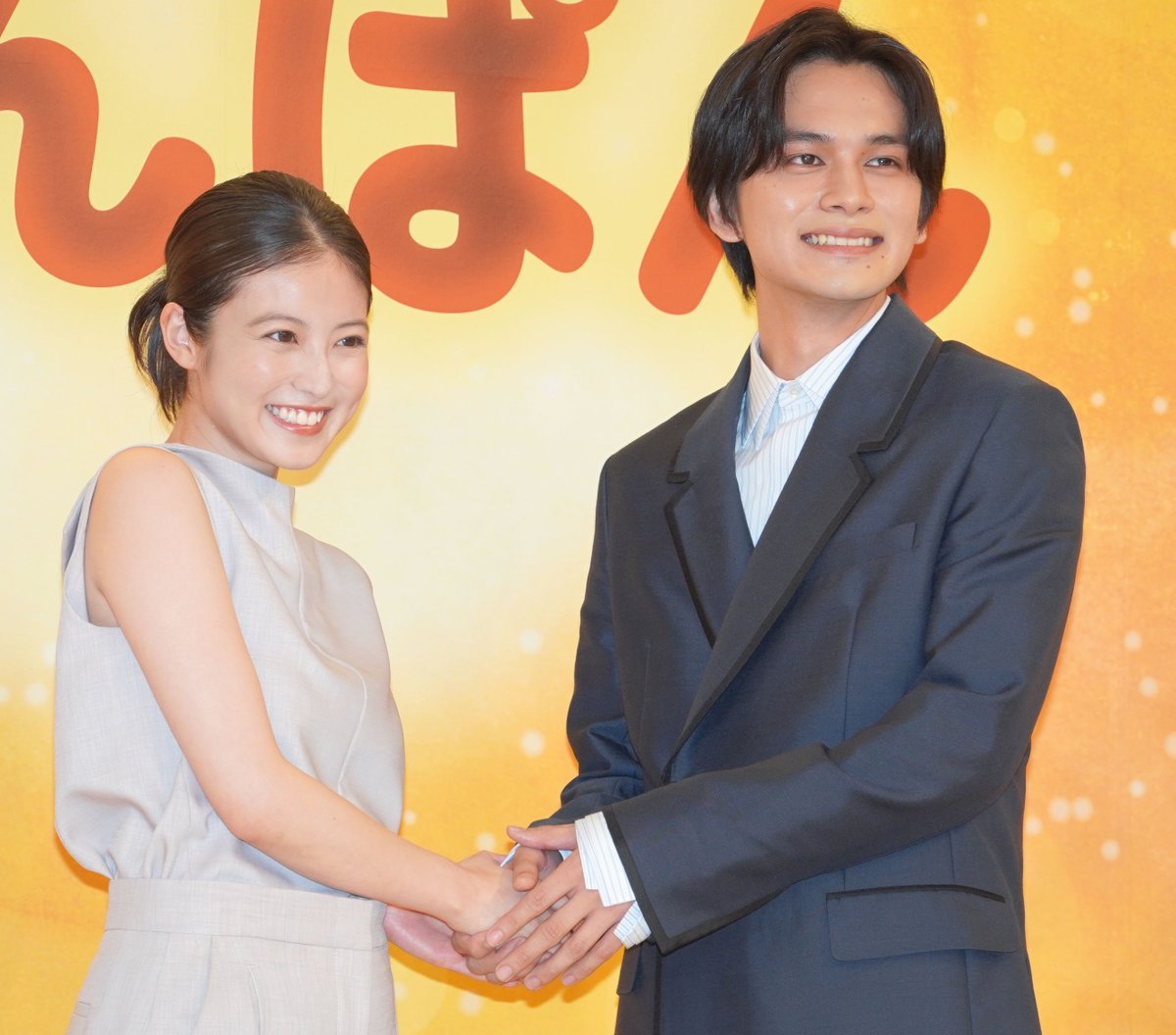 oricon's tweet photo. 朝ドラ『あんぱん』記者会見
ヒロイン今田美桜の夫役に北村匠海

北村匠海『なつぞら』落選の過去
「僕の顔は朝に合わない？」
朝ドラ初出演決定でリベンジ達成✊️
https://t.co/ZAweYJjck9

『アンパンマン』やなせたかし夫妻がモデル
脚本は中園ミホ

#朝ドラあんぱん #あんぱん #北村匠海 https://t.co/WlrjnrGGTp